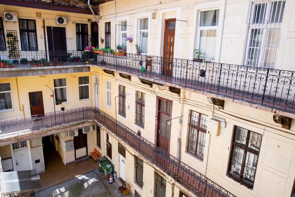 Studio Apartment Next To Famous Party House A38 Budapest Exterior photo